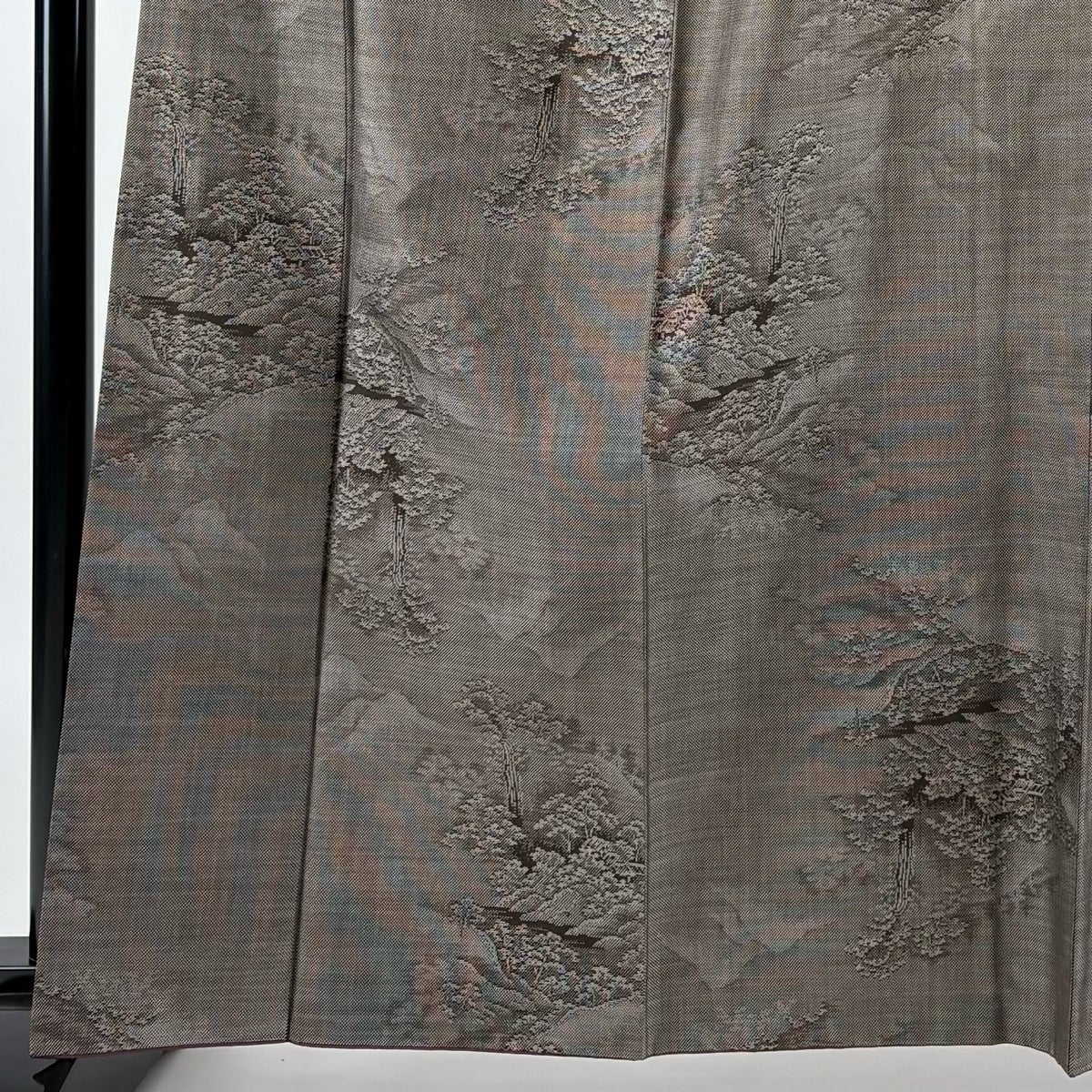 大島紬 身丈164cm 裄丈63cm 正絹 秀品 【中古】 大島紬 身丈164cm 裄丈63cm S 袷 純泥染 証紙あり 樹木 山並み 茶色