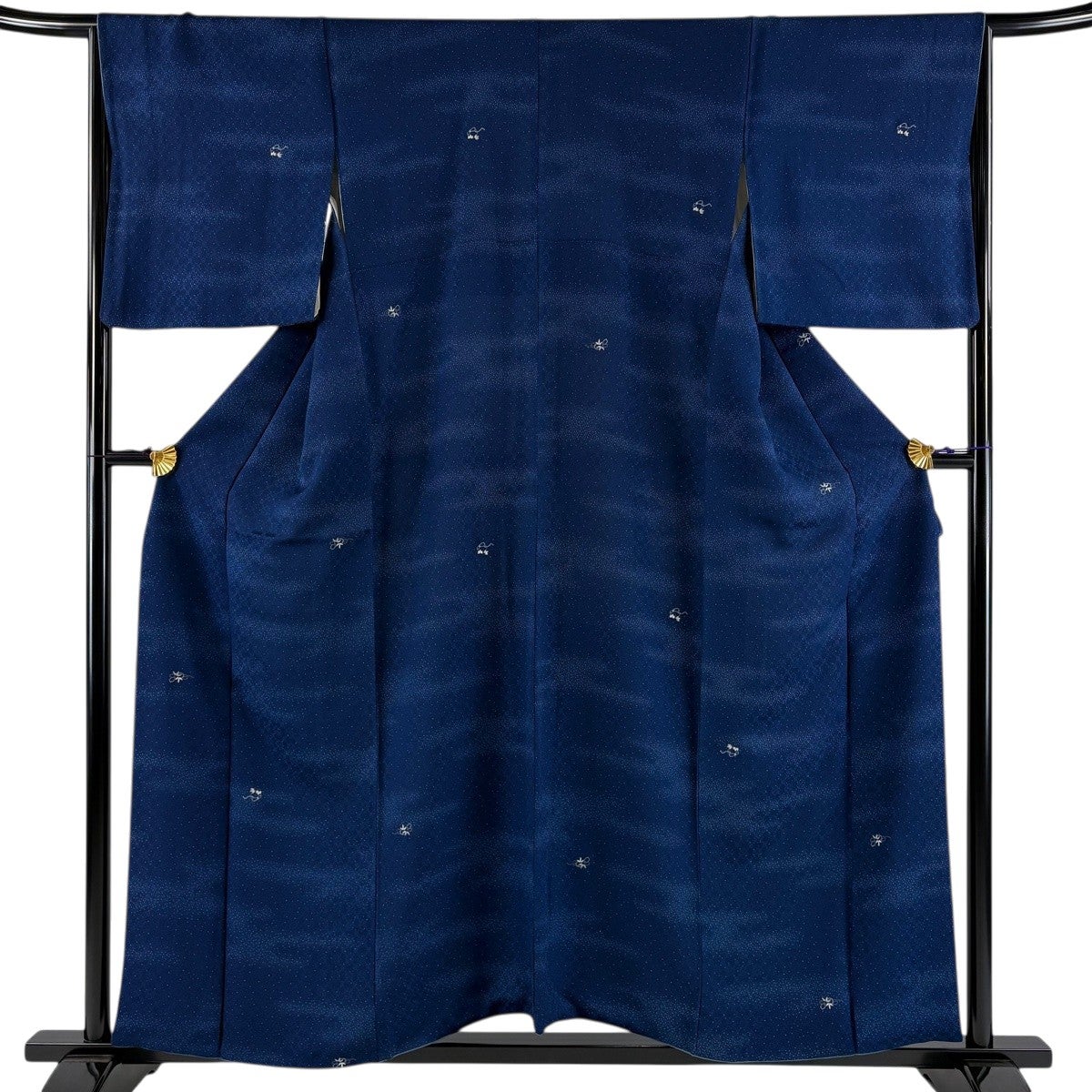 【美品】 小紋 身丈155cm 裄丈64cm 正絹 秀品 【中古】 小紋 身丈155cm 裄丈64.5cm M 袷 紬地 雪輪 雪の結晶 クリーム 正絹 秀