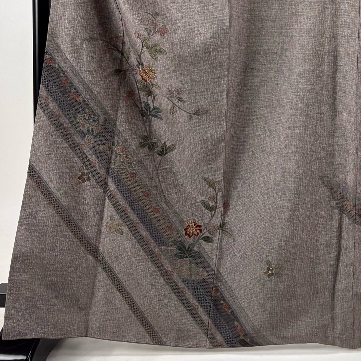 美品】 付下げ 身丈167cm 裄丈66cm M 袷 紬地 草花 華文 金糸 刺繍