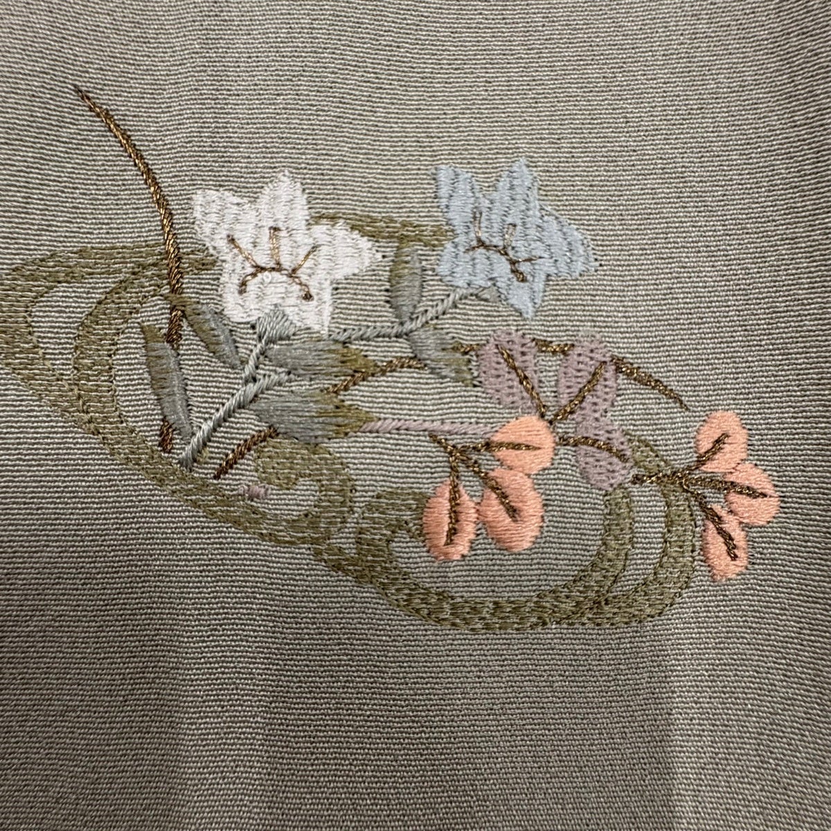 付下げ 身丈154.5cm 裄丈63.5cm S 袷 花丸文 霞 刺繍 金銀糸 灰茶 正絹