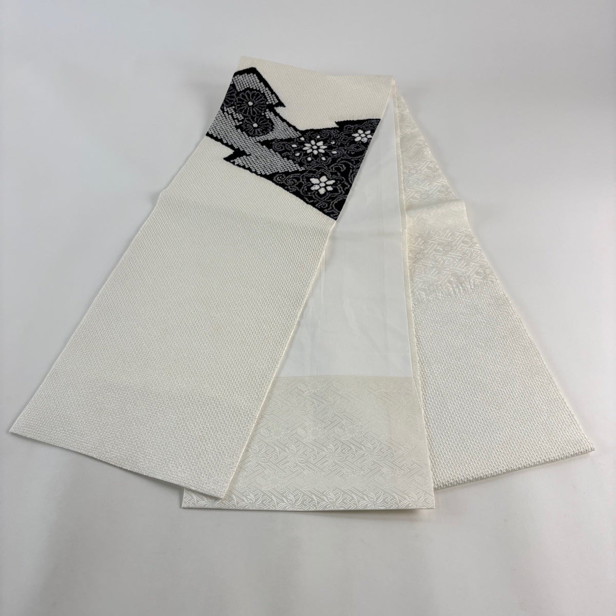 開き名古屋帯 秀品 草花 菊 白 正絹｜中古・古着・リサイクル着物通販