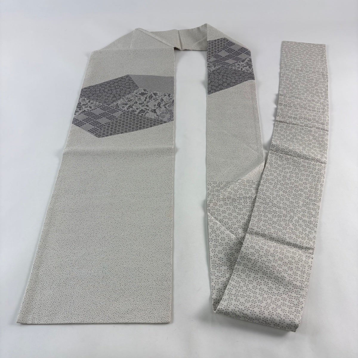 美品】 名古屋帯 秀品 草花 籠目 銀糸 灰白 正絹｜中古・古着