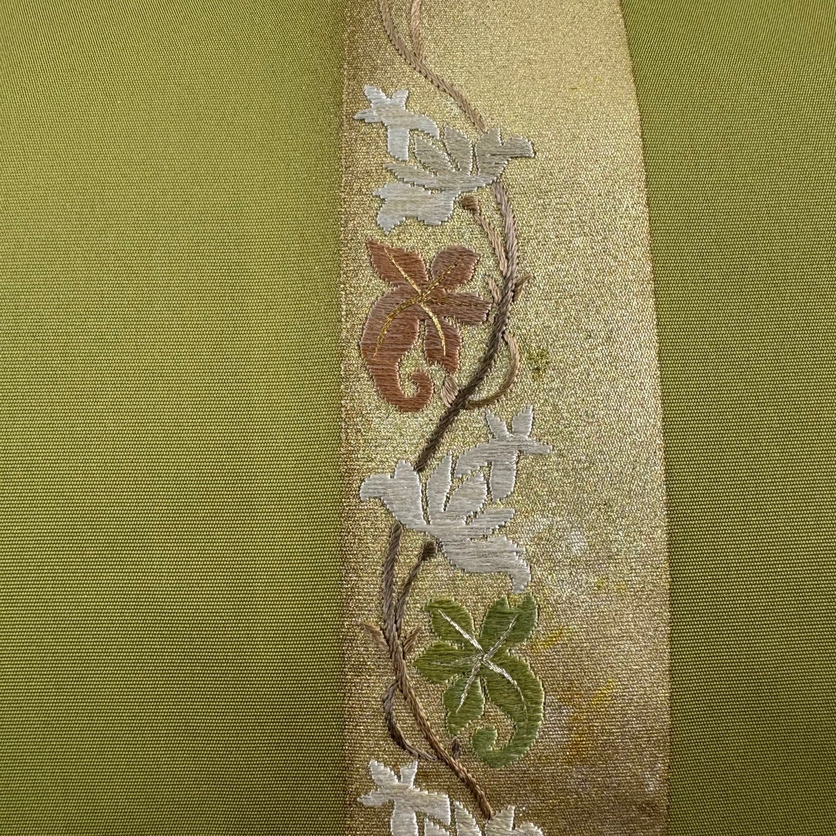 名古屋帯 秀品 花唐草 刺繍 金糸 抹茶色 正絹｜中古・古着・リサイクル