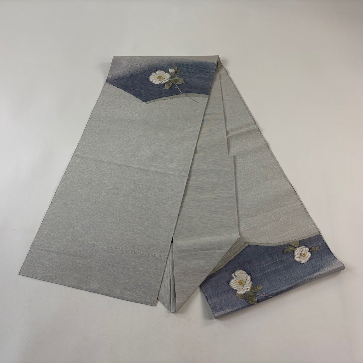 美品】 名古屋帯 秀品 八寸名古屋帯 松葉仕立て 紬地 やまと 椿 金糸