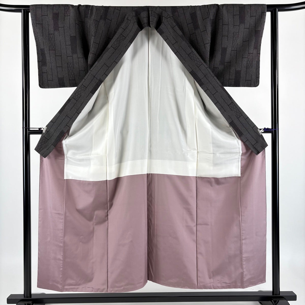 美品】 紬 身丈154cm 裄丈62.5cm S 袷 亀甲絣 幾何学模様 黒灰 正絹 秀
