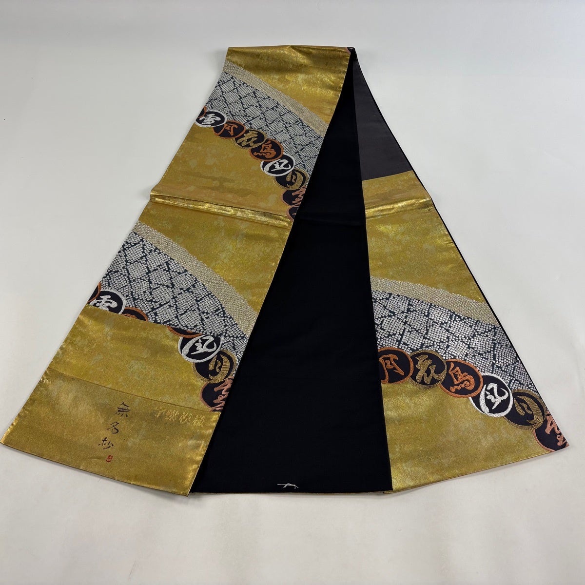 美品】 袋帯 秀品 宇繋模様 文字 金銀糸 箔 金色 お太鼓柄 正絹｜中古