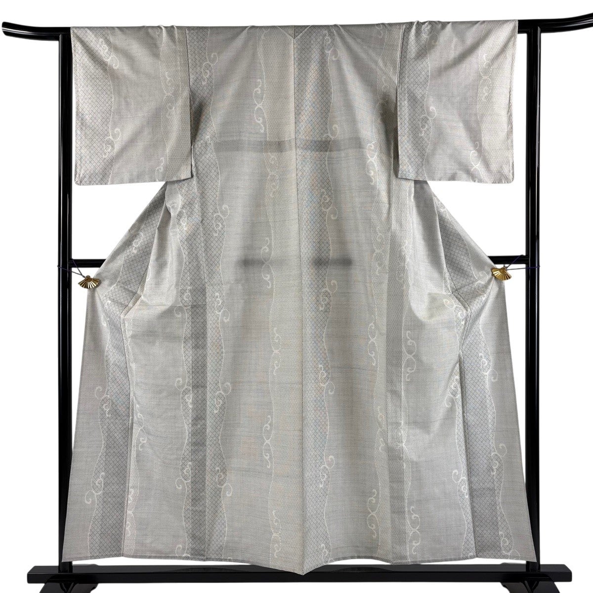 紬 身丈157cm 裄丈63cm S 単衣 亀甲絣 唐草 灰白 正絹 秀品｜中古