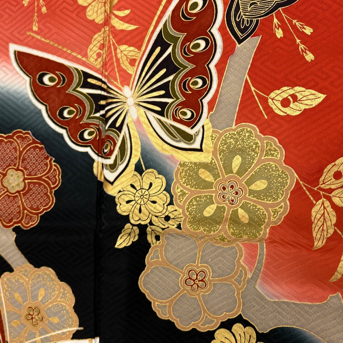 振袖 身丈165cm 裄丈66cm M 袷 蝶 草花 金彩 染め分け 朱色 正絹 秀品
