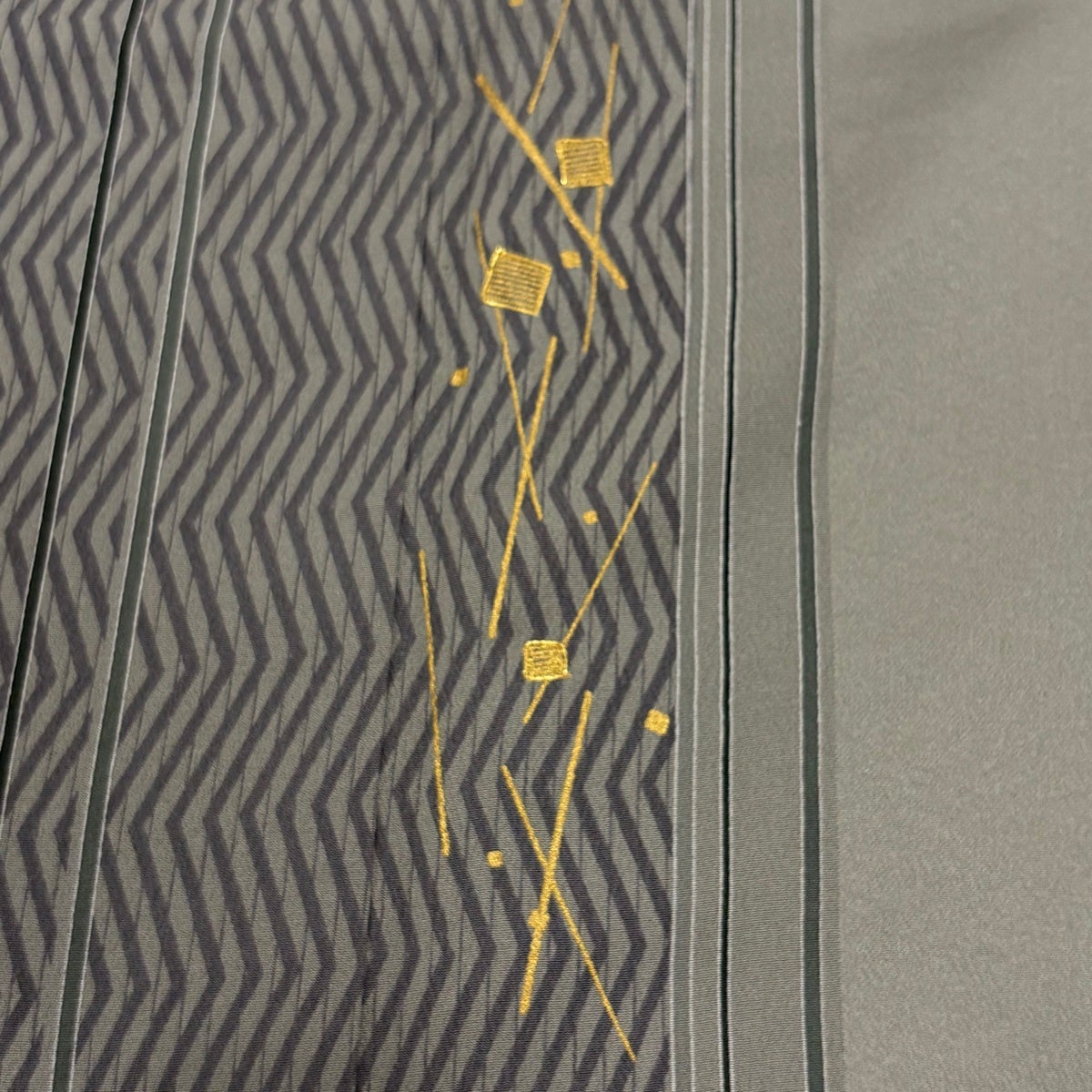 美品】 付下げ 身丈165cm 裄丈66cm M 袷 縞 幾何学 金糸 金彩 灰緑