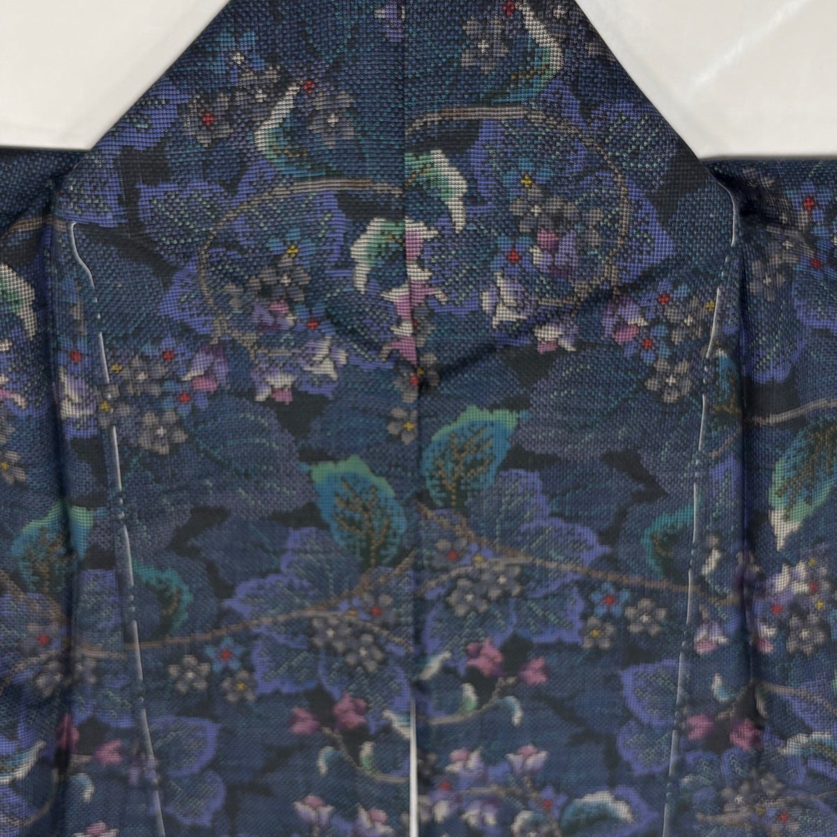 美品】 紬 身丈159cm 裄丈63.5cm S 袷 草花 紺色 正絹 秀品｜中古