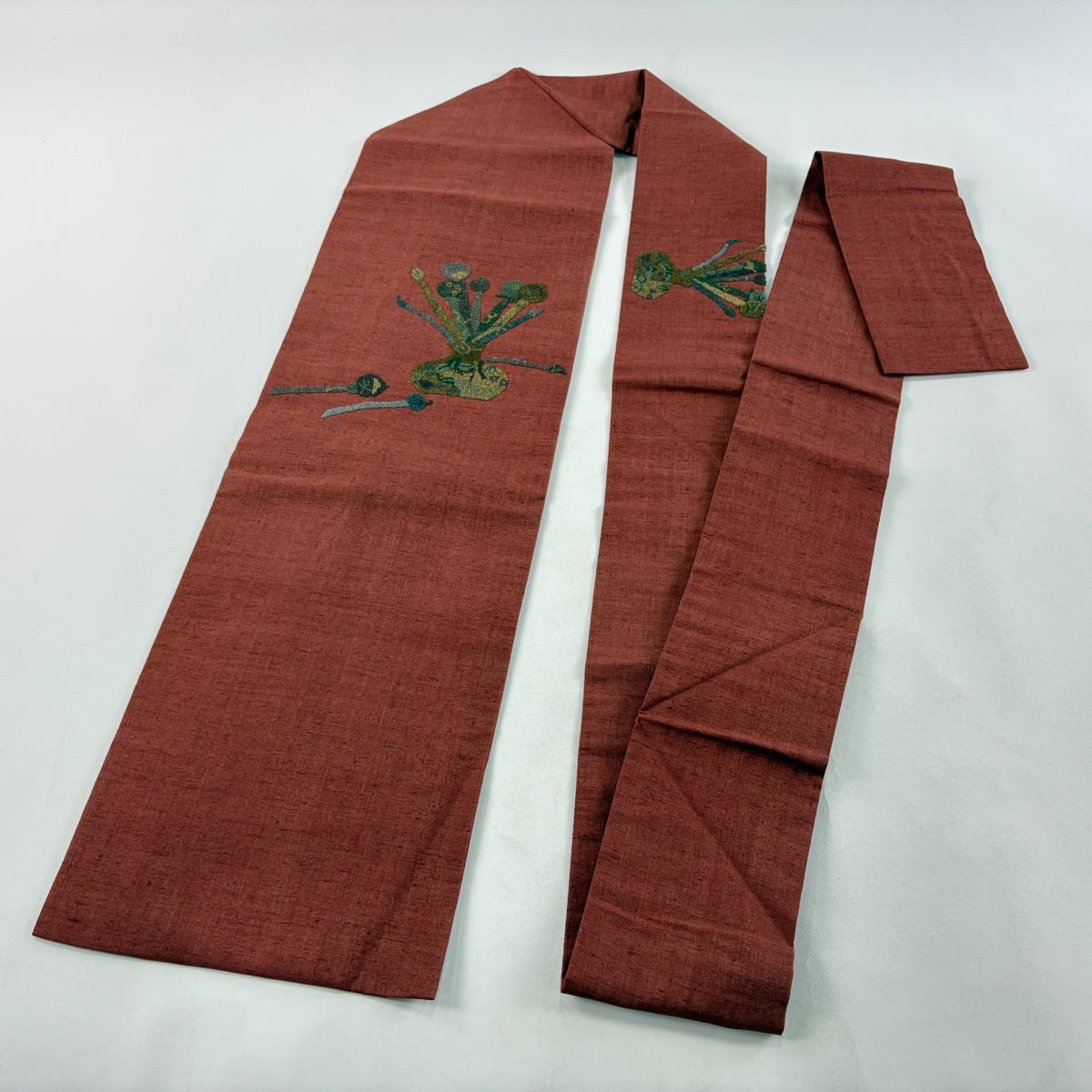 名古屋帯 秀品 紬地 花器 相良刺繍 茜色 正絹｜中古・古着・リサイクル