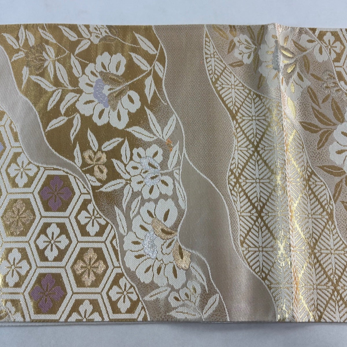 袋帯 小袖亀甲詰紋 美しい四季の花々に亀甲 薄灰色 O-2946 baoh-5711_01.jpg