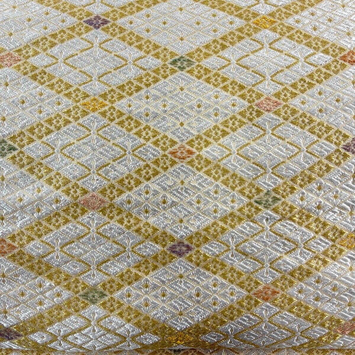 袋帯 秀品 菱 花菱 金糸 刺繍 ベージュ 六通 正絹｜中古・古着