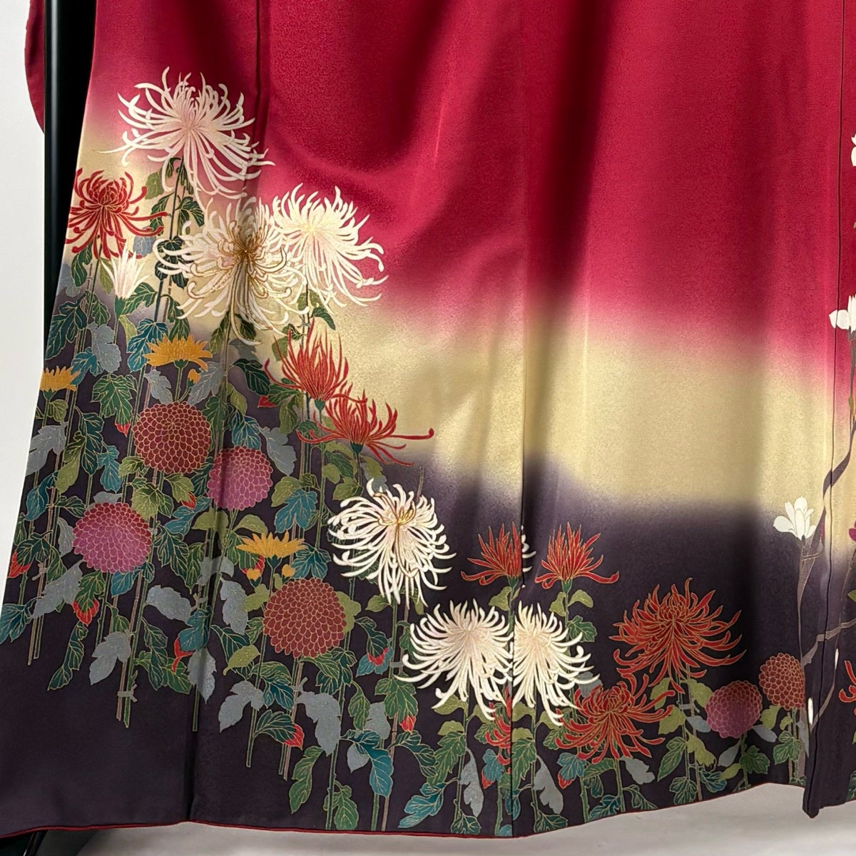美品】 振袖 身丈165cm 裄丈69.5cm L 袷 菊 金糸 金彩 茜色 正絹 秀品