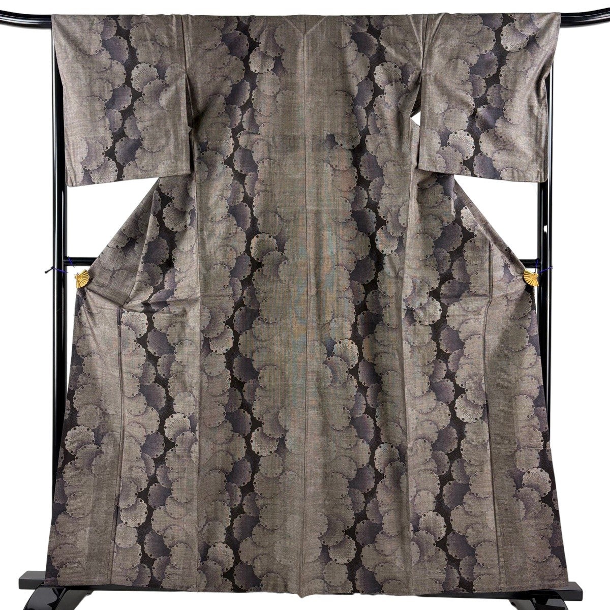 【美品】正絹 夏紬 着物 身丈165.5cm 裄67.5cm 美品】 紬 身丈165.5cm 裄丈64cm M 単衣 草花 縞 灰紫 正絹 秀品｜中古