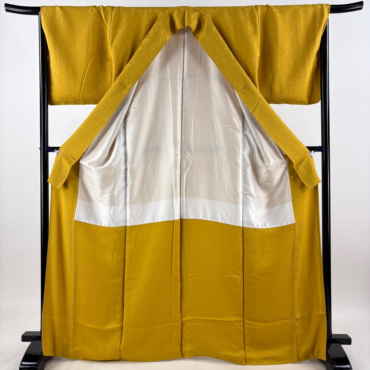 美品】 色無地 身丈167.5cm 裄丈68cm L 袷 地紋 山吹色 正絹 秀品 一つ