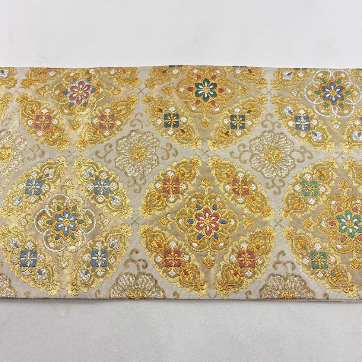 美品】 袋帯 名品 華文 花唐草 金銀糸 箔 クリーム 六通 正絹｜中古