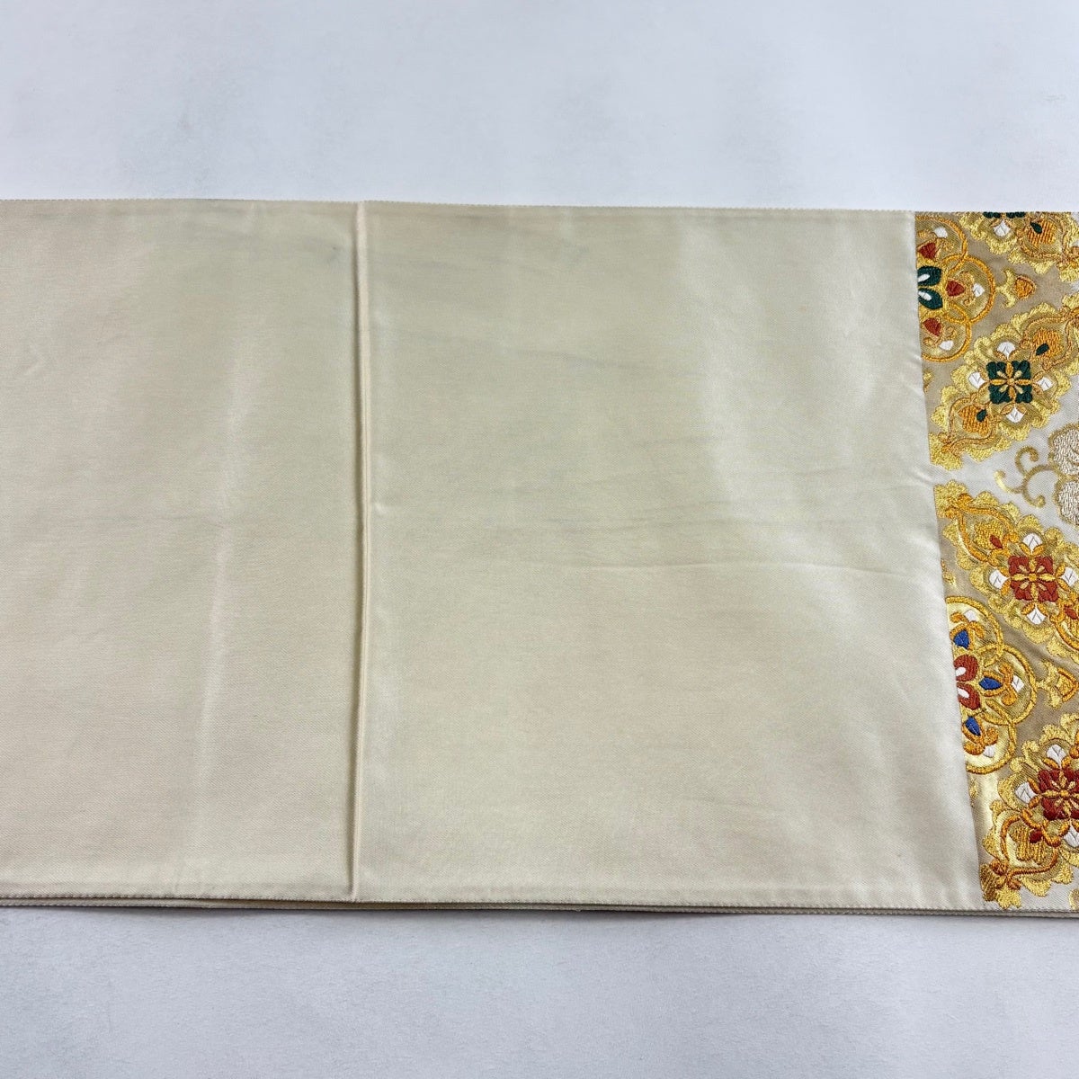 美品】 袋帯 名品 華文 花唐草 金銀糸 箔 クリーム 六通 正絹｜中古