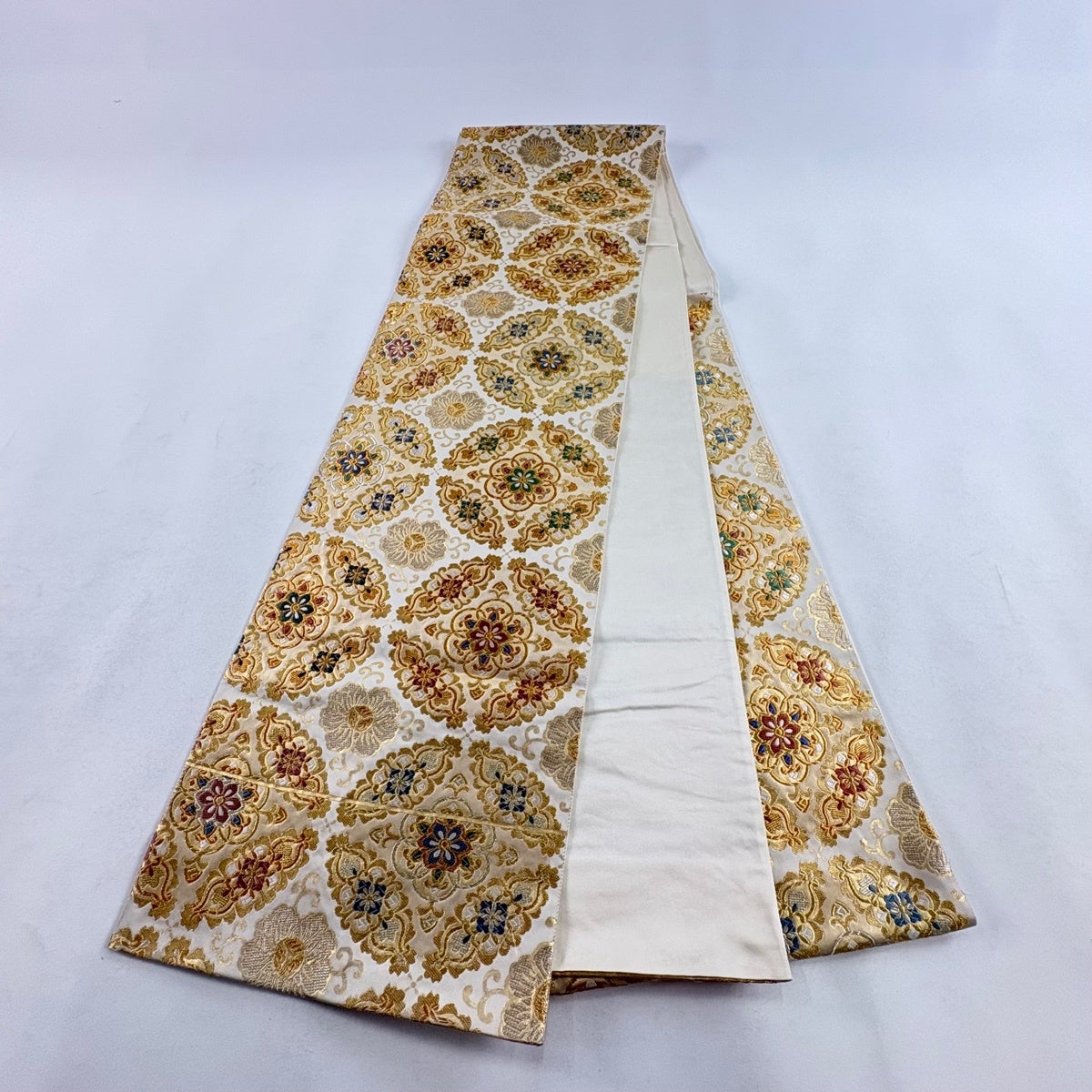 美品】 袋帯 名品 華文 花唐草 金銀糸 箔 クリーム 六通 正絹｜中古