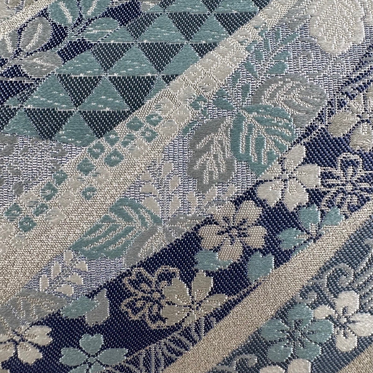 美品】 袋帯 名品 藍絹熨斗文 松竹梅 箔 唐織 灰白 六通 正絹｜中古
