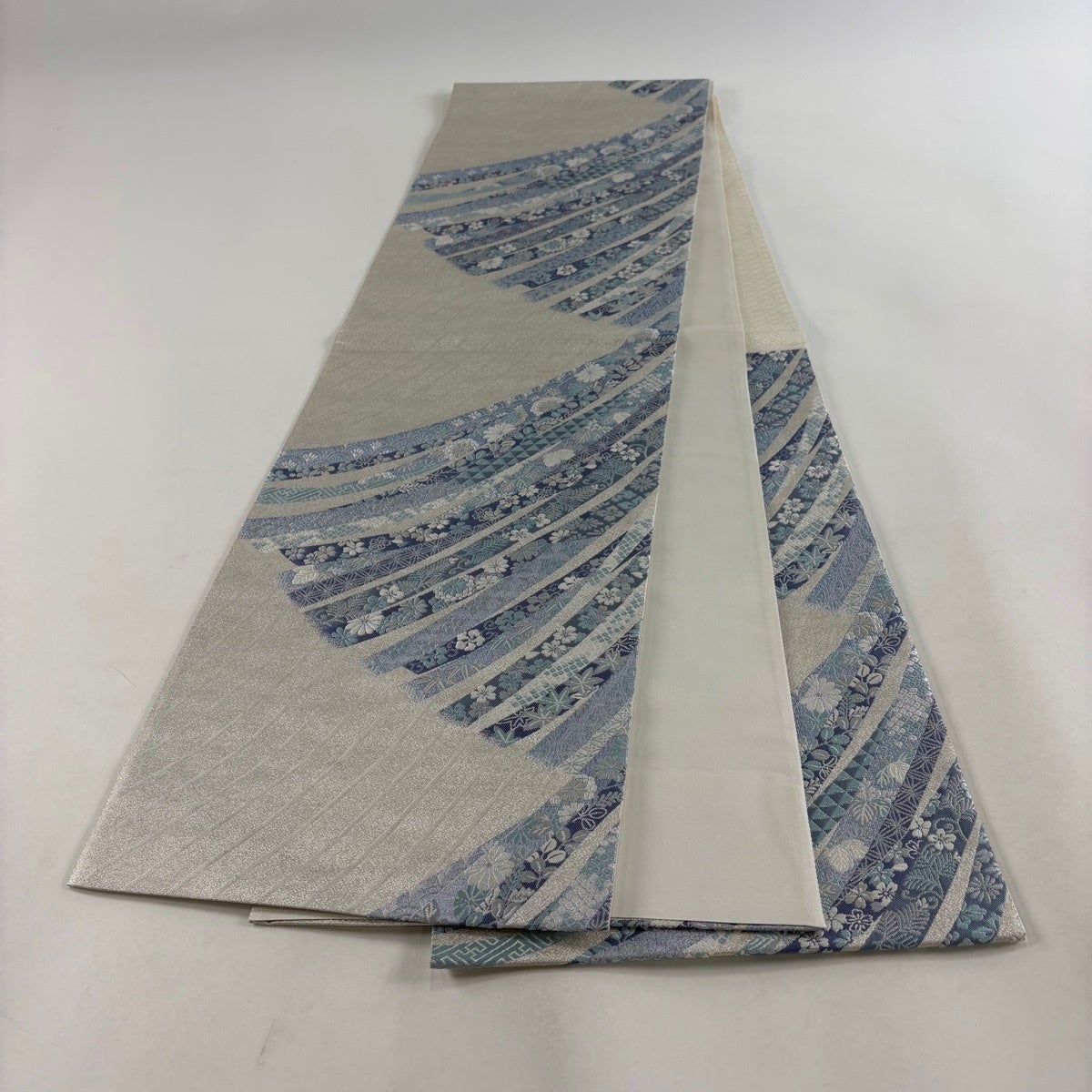 美品】 袋帯 名品 藍絹熨斗文 松竹梅 箔 唐織 灰白 六通 正絹｜中古
