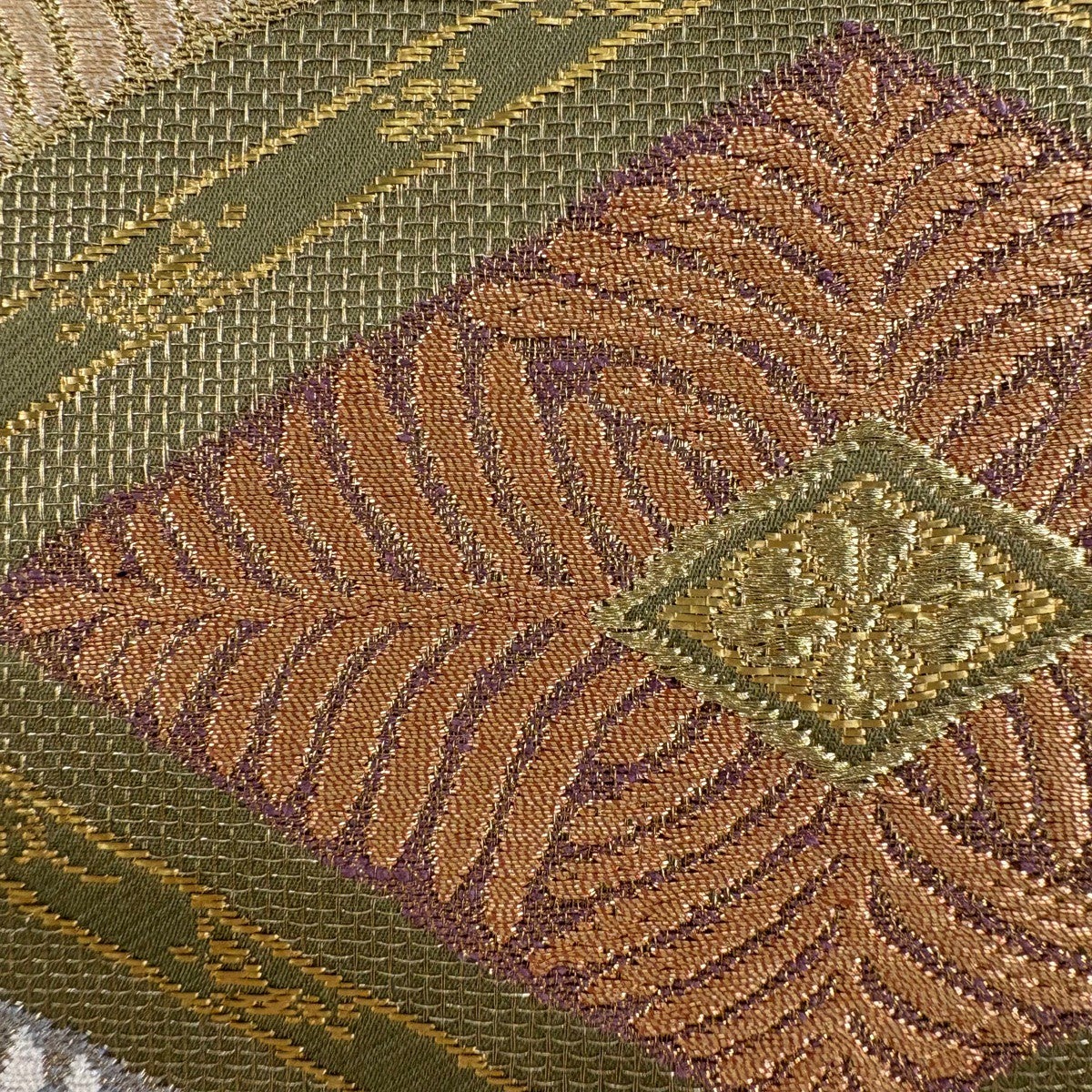 ︎専用◼︎C1199◼︎オーダー高級袋帯 正絹 宝尽くし 金糸 箔 (〜270cm) 美品】 袋帯 名品 花菱 宝尽くし 箔 金銀糸 鶯色 六通 正絹｜中古