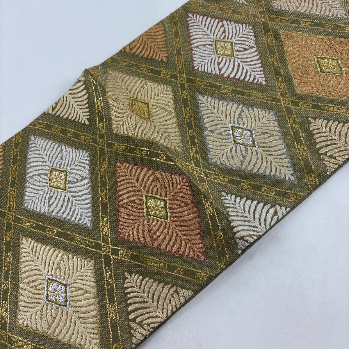 美品】 袋帯 名品 花菱 宝尽くし 箔 金銀糸 鶯色 六通 正絹｜中古