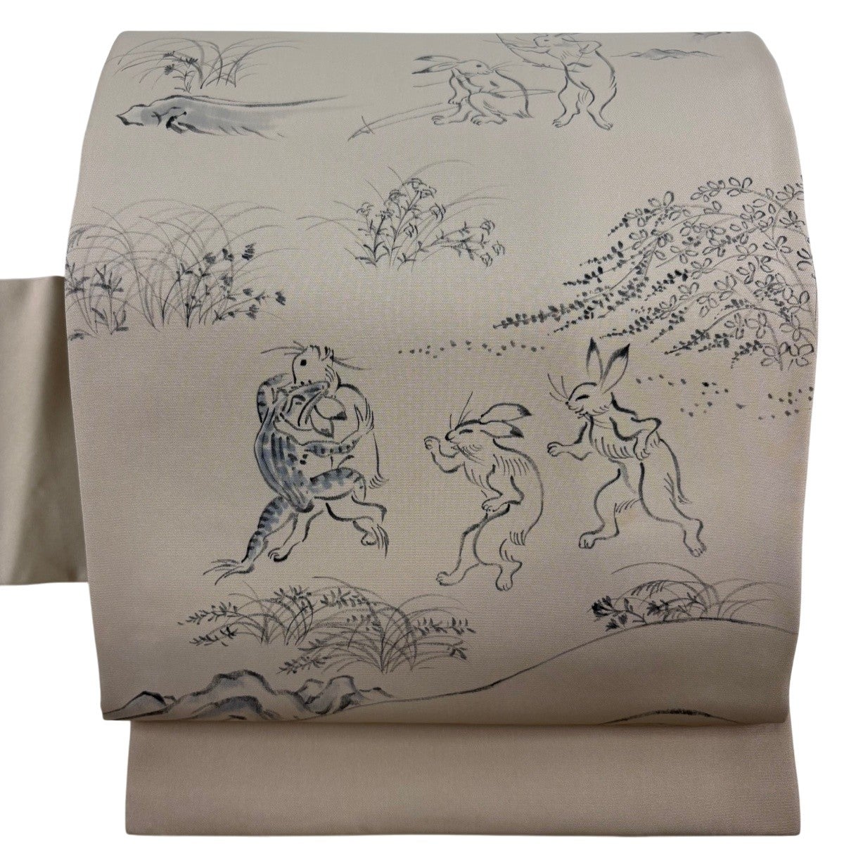 未使用品 名古屋帯 オフホワイト グレー 唐花 3m71cm 軽い お洒落 正絹 名古屋帯 名品 落款あり 鳥獣戯画 草花 ぼかし 薄茶色 正絹｜中古