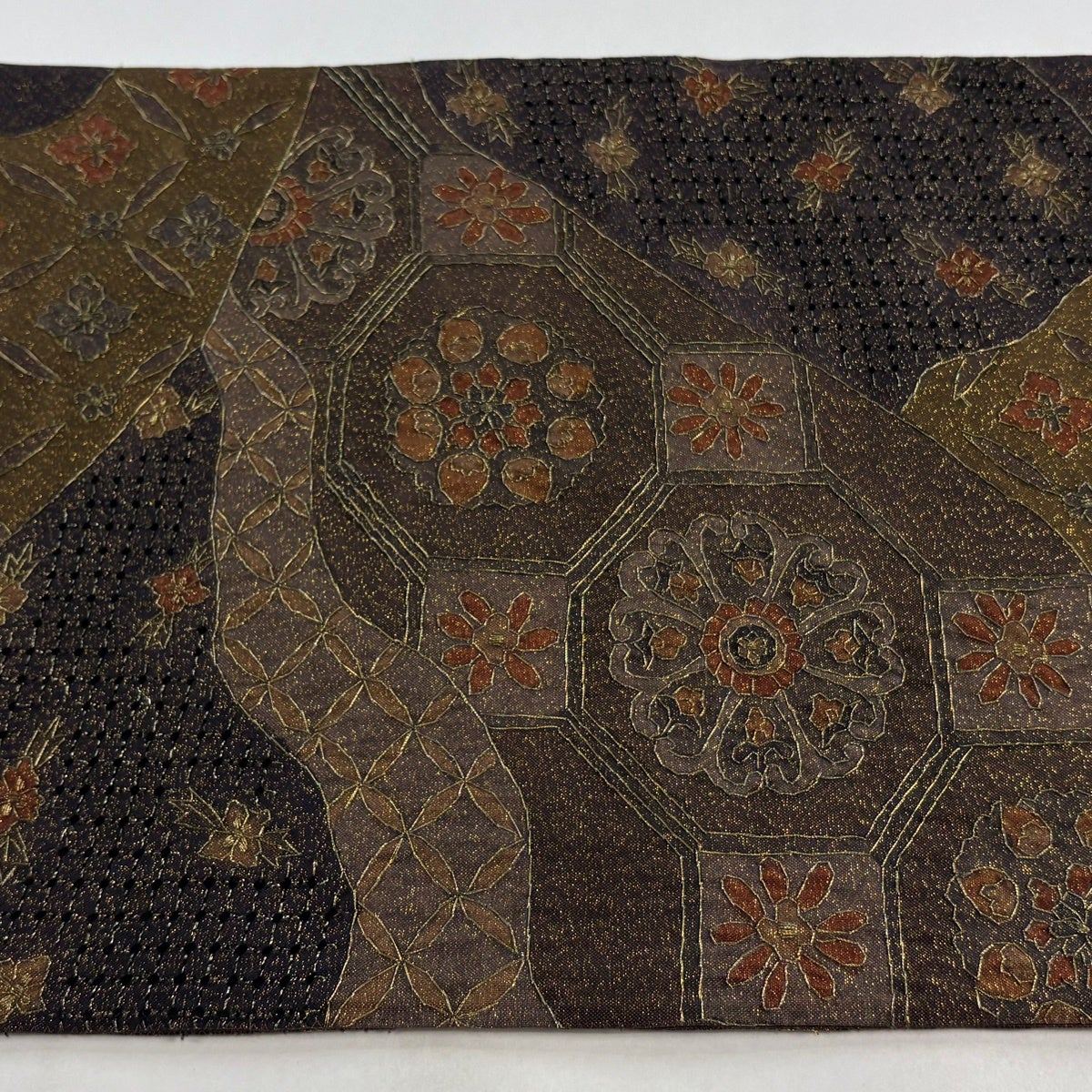 【フルセット】訪問着→作家物 刺繍 草花文 暈し染め 金糸正絹 逸品 袋帯→正絹 袋帯 逸品 蜀江華文 草花 金糸 汕頭刺繍 茶紫 全通 正絹｜中古・古着