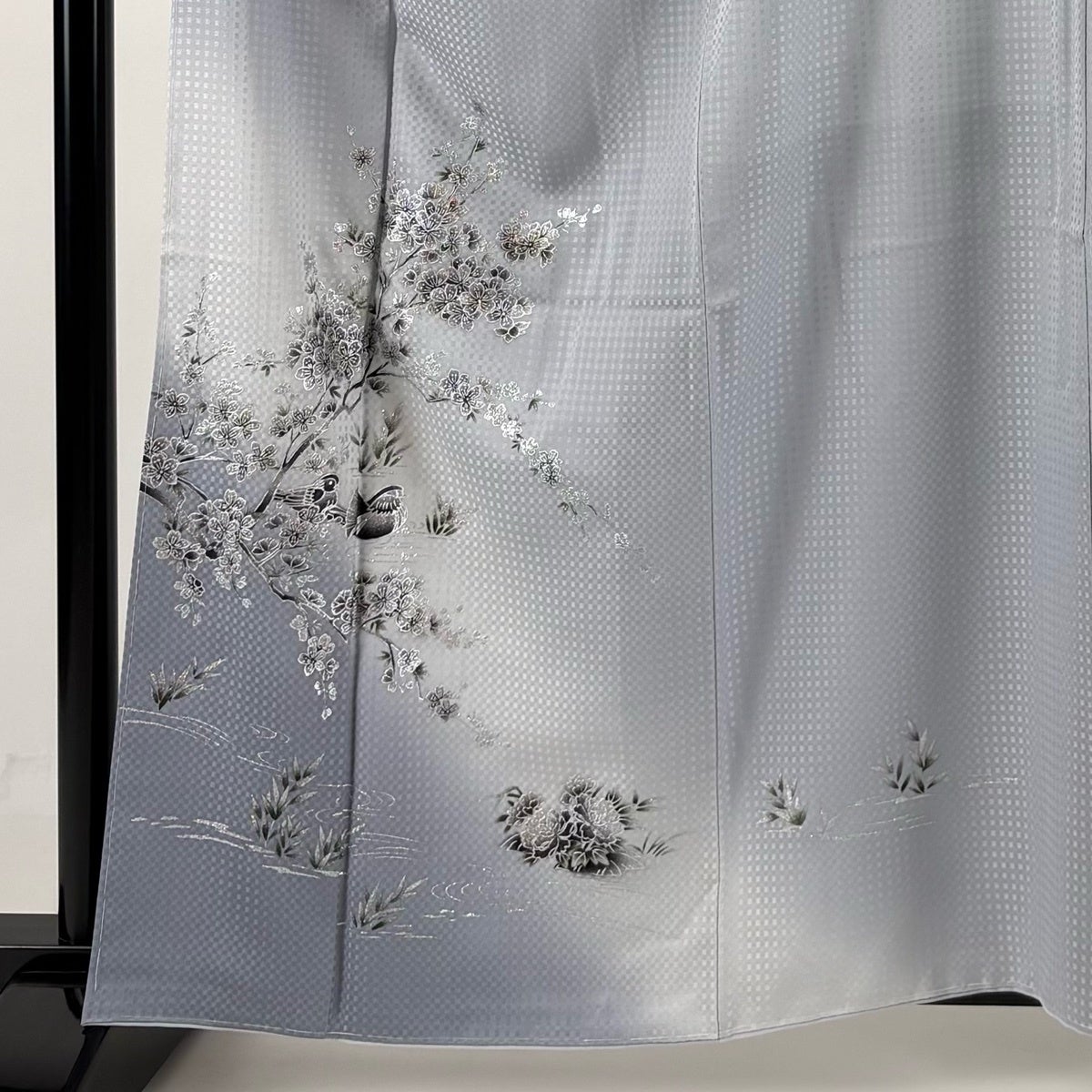 付下げ 身丈161cm 裄丈68cm L 袷 桜 鴛鴦 ラメ 銀彩 青灰色 正絹 名品