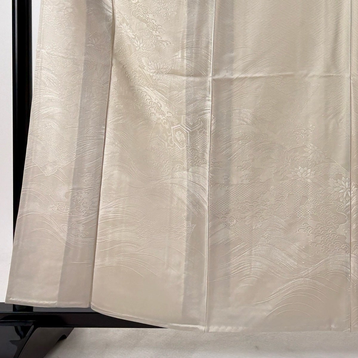 美品】 色無地 身丈159.5cm 裄丈62.5cm S 単衣 地紋 灰茶 正絹 秀品 一