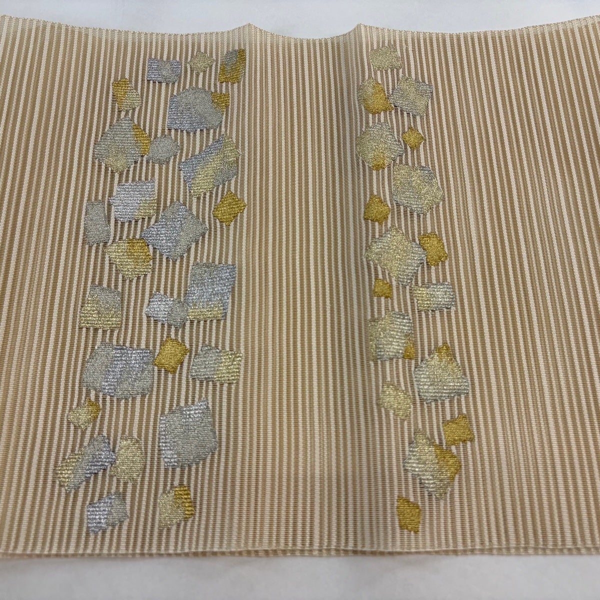 美品】 名古屋帯 秀品 夏帯 絽 八寸名古屋帯 松葉仕立て 箔散らし柄 金