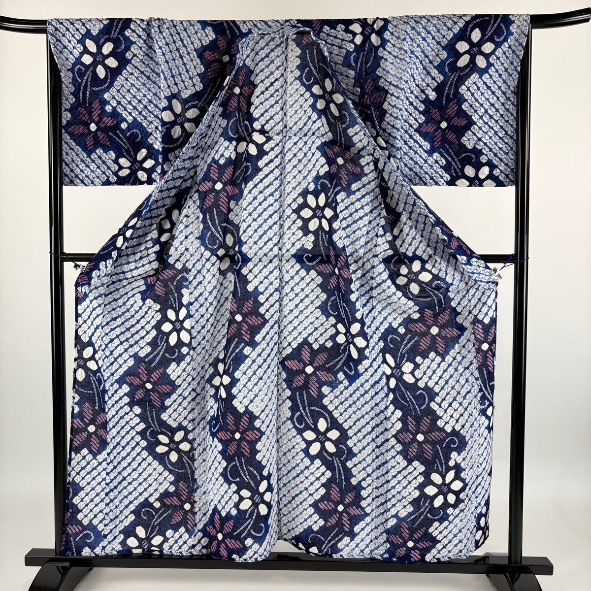 浴衣 身丈157.5cm 裄丈68.5cm L 絞り浴衣 草花 紺色 綿 名品｜中古