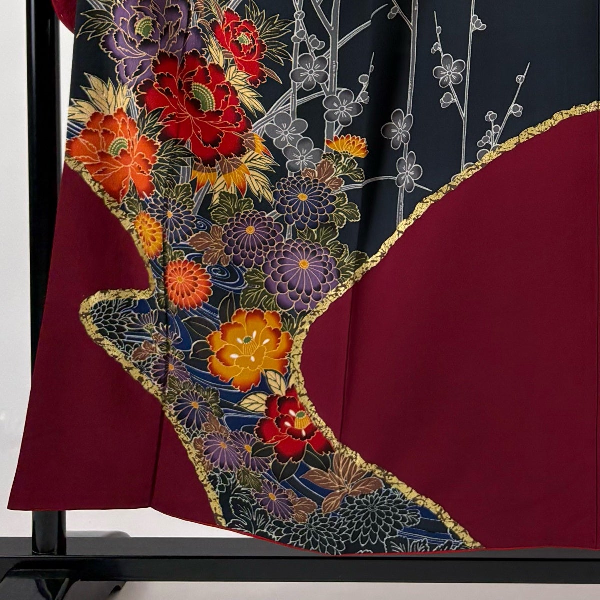 振袖 身丈154.5cm 裄丈65cm M 袷 牡丹 菊 金彩 染め分け えんじ色 正絹