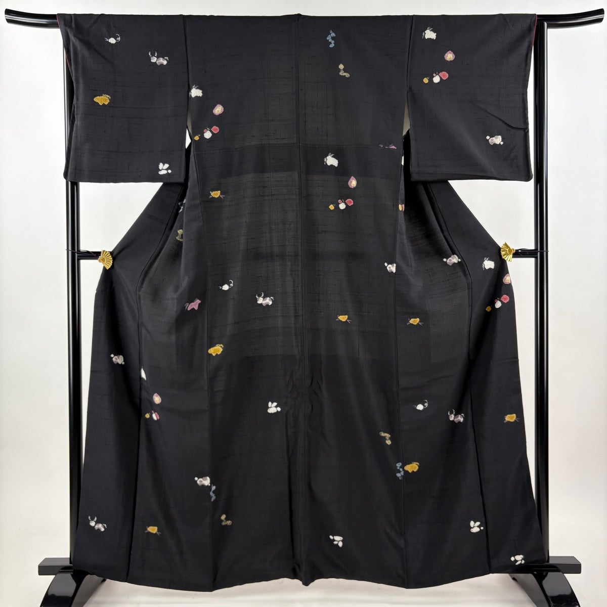 美品】 小紋 身丈164.5cm 裄丈68cm L 袷 紬地 縞 黒 正絹 名品｜中古
