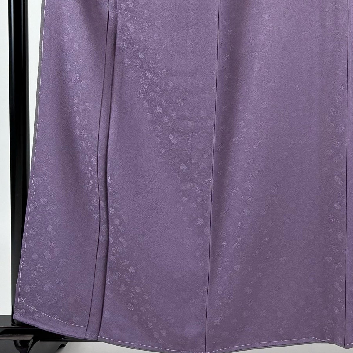色無地 身丈157.5cm 裄丈64cm 正絹 秀品 【中古】 30%OFF 色無地 身丈157.5cm 裄丈64cm M 袷 落款あり 地紋 紫 正絹 秀品