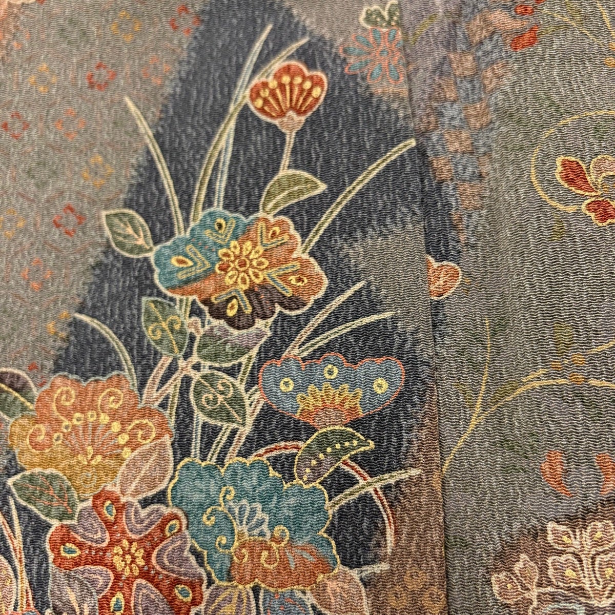 美品】 小紋 身丈165cm 裄丈65.5cm M 袷 草花 花唐草 金彩 縮緬 灰茶