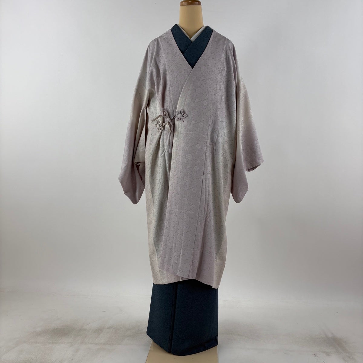 美品】 道中着 身丈113cm 裄丈67cm M 和装コート 地紋 ぼかし 灰紫