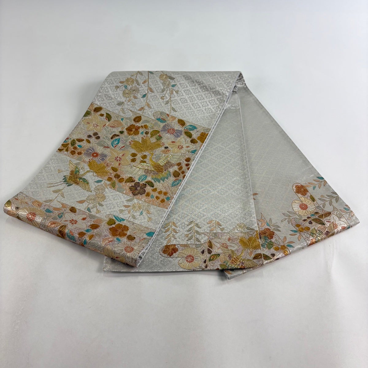 美品】 袋帯 名品 鶴 草花 螺鈿 金銀彩 銀色 お太鼓柄 正絹｜中古