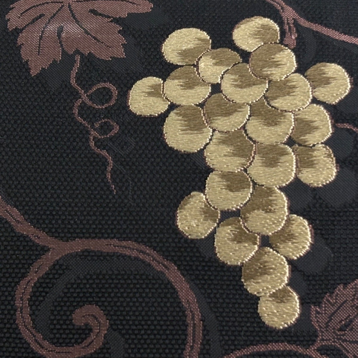 袋帯 名品 葡萄唐草 黒 六通 正絹｜中古・古着・リサイクル着物通販
