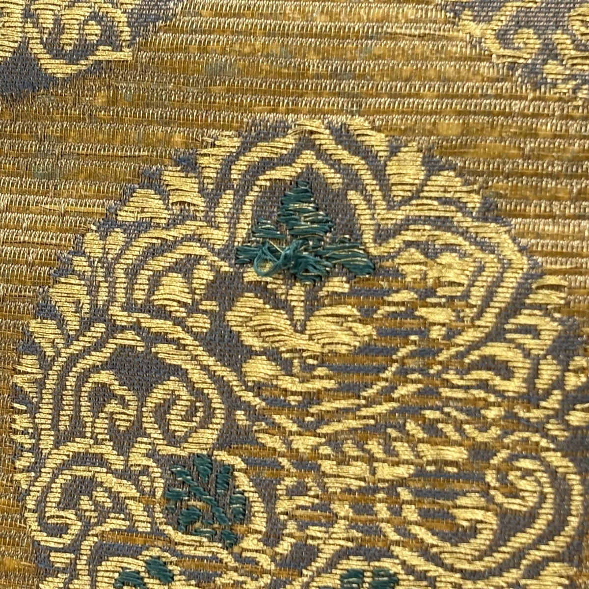 袋帯 名品 落款あり 鈴乃屋 花唐草 幾何学模様 金糸 刺繍 黄土色 六通