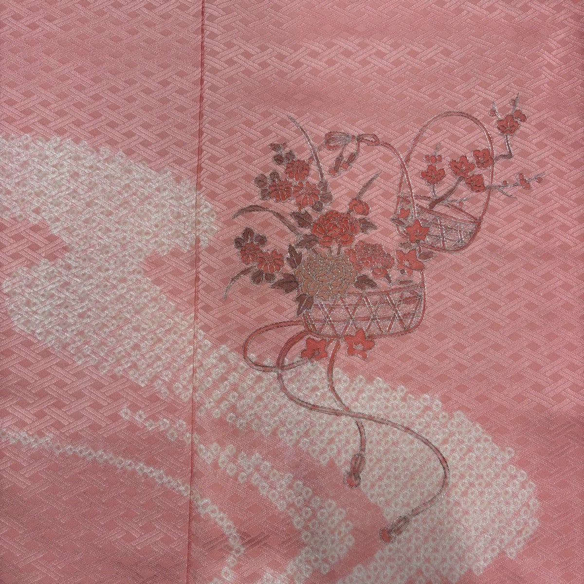 美品】 付下げ 身丈160cm 裄丈63.5cm S 袷 花籠 流水 刺繍 銀糸 ピンク