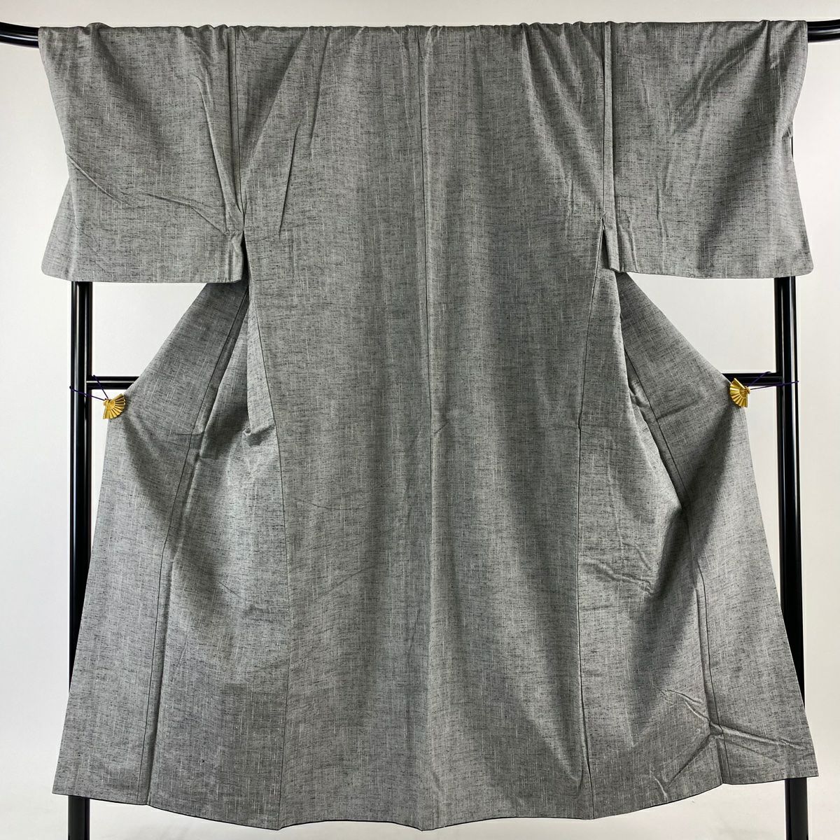男着物 身丈150.5cm 裄丈76cm L アンサブル紬 黒灰 正絹 名品|中古