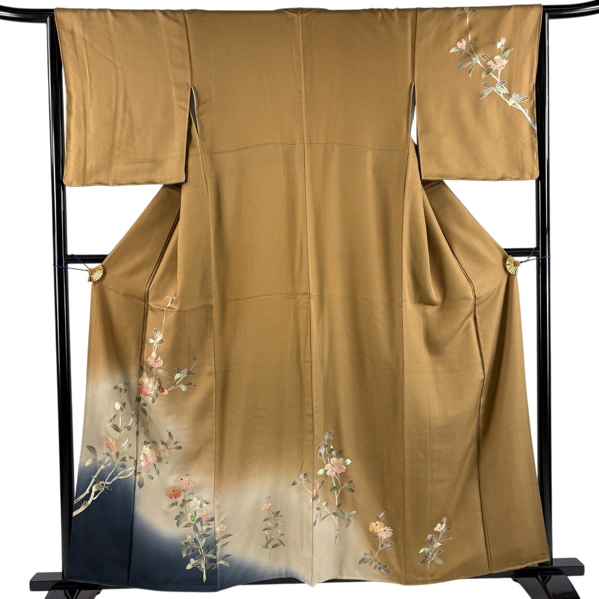 付下げ 身丈157cm 裄丈65cm M 袷 枝花 てんとう虫 金銀彩 ぼかし 茶色