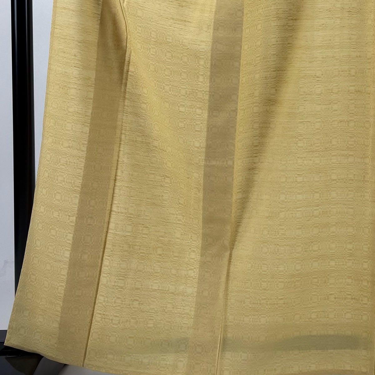 美品】 色無地 身丈164cm 裄丈63.5cm S 単衣 紬地 地紋 黄色 正絹 秀品