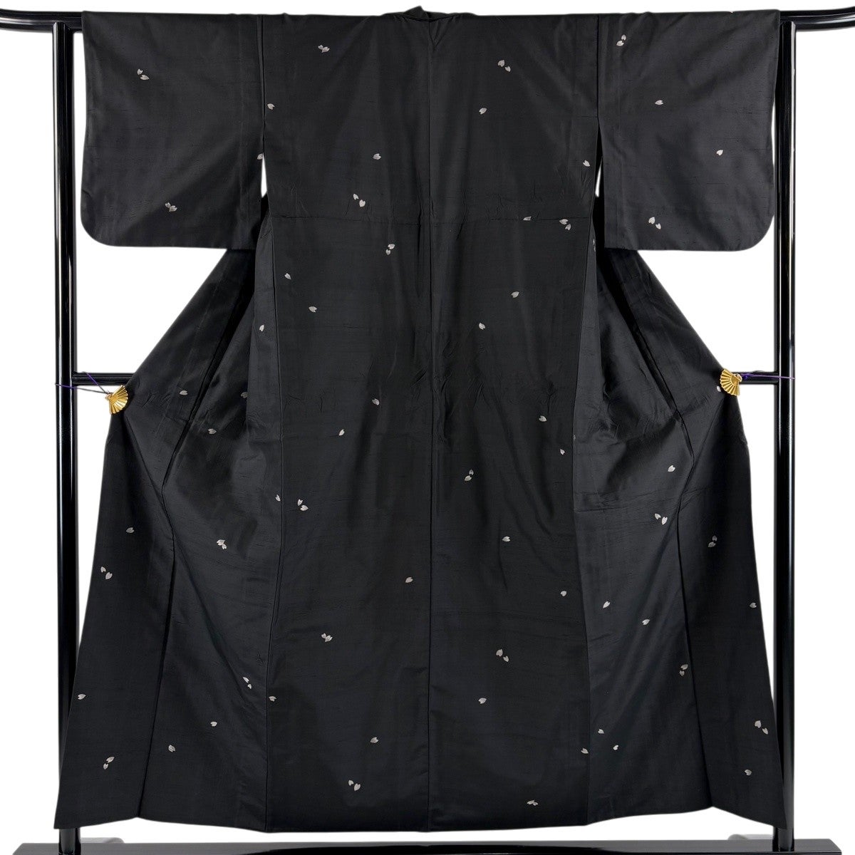 紬 身丈154.5cm 裄丈63cm S 単衣 花びら 黒 正絹 秀品｜中古・古着