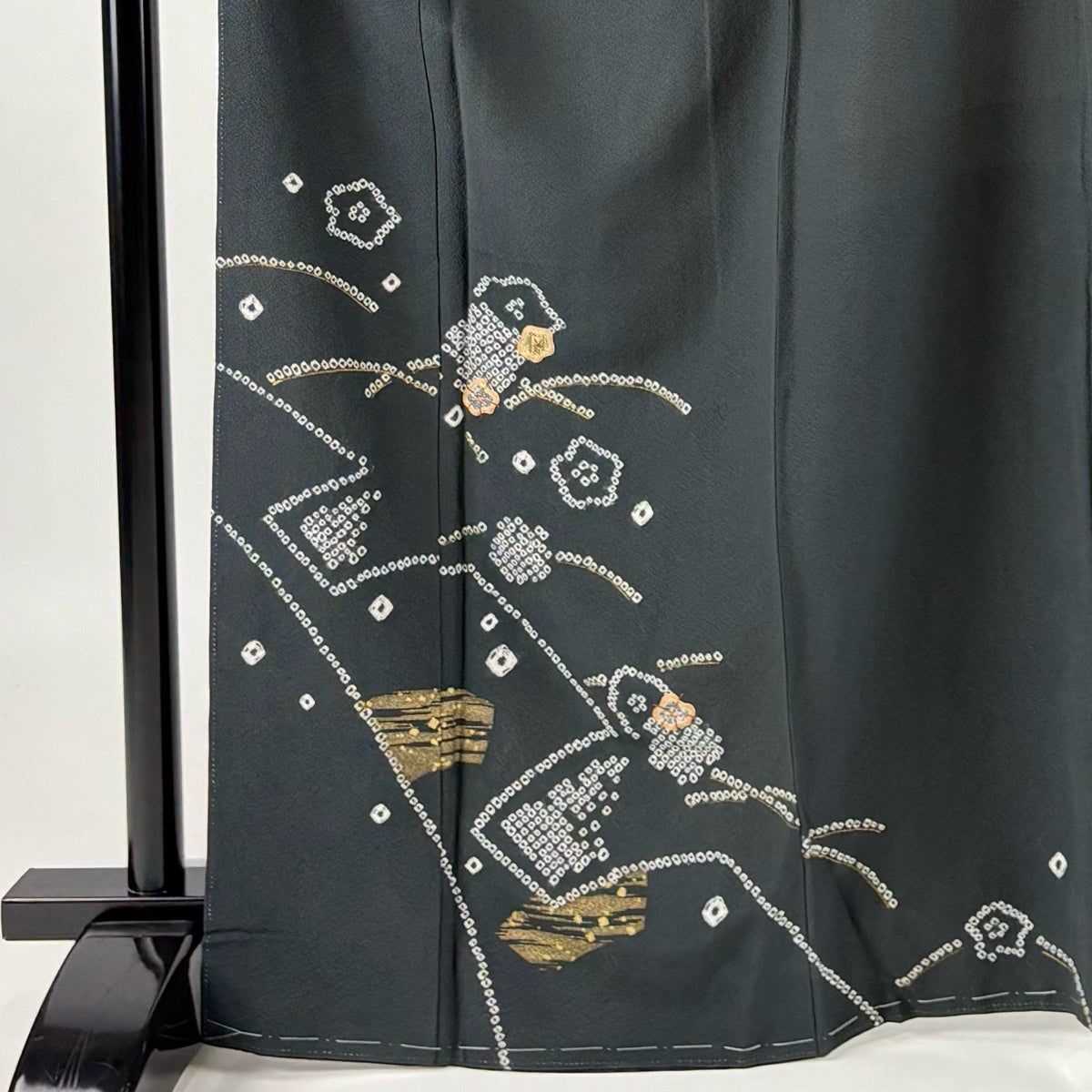 付下げ 身丈166cm 裄丈66cm M 袷 草花 扇 刺繍 絞り クリーム 正絹 秀