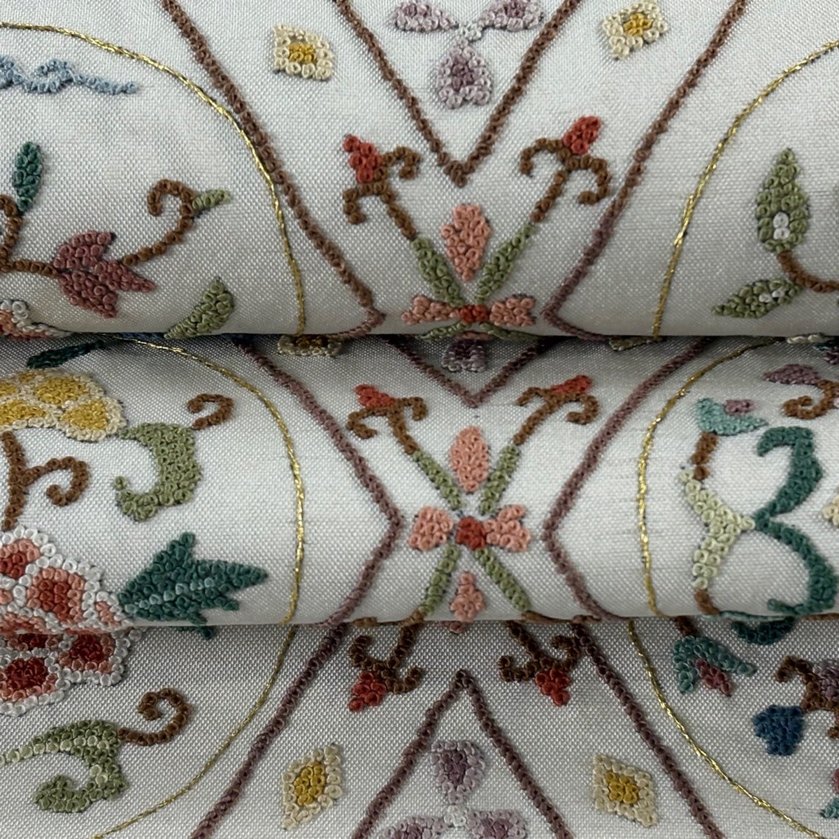 袋帯 逸品 草花 華文 相良刺繍 金糸 灰白 六通 正絹｜中古・古着