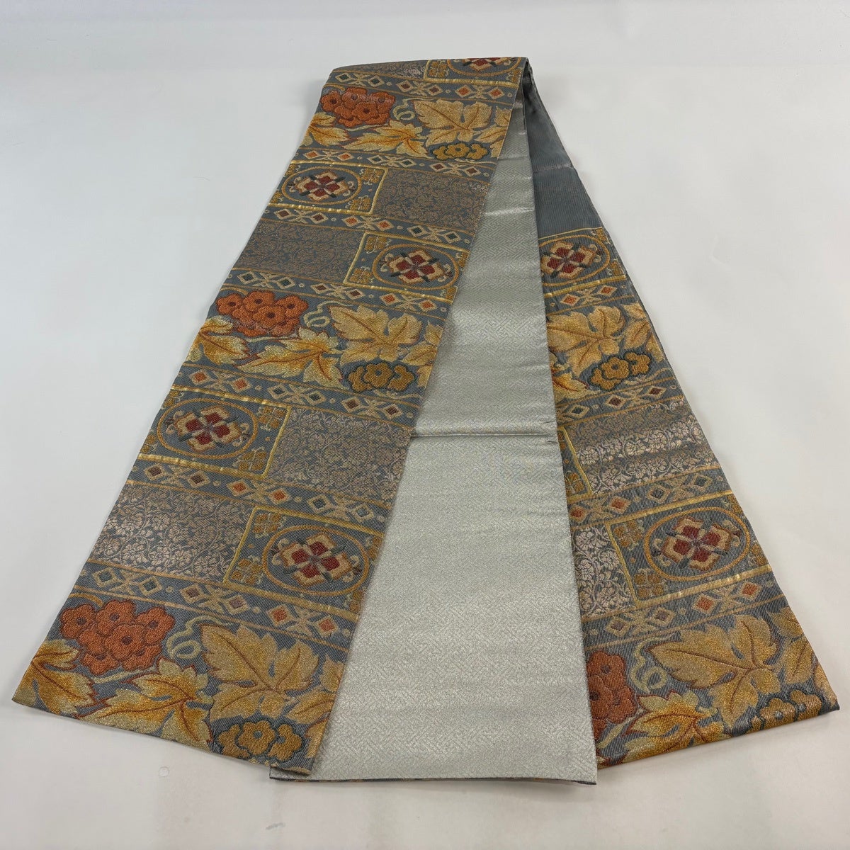 美品】 袋帯 逸品 紋屋井関 落款あり 御寮織 草花 華文 金糸 箔 灰色