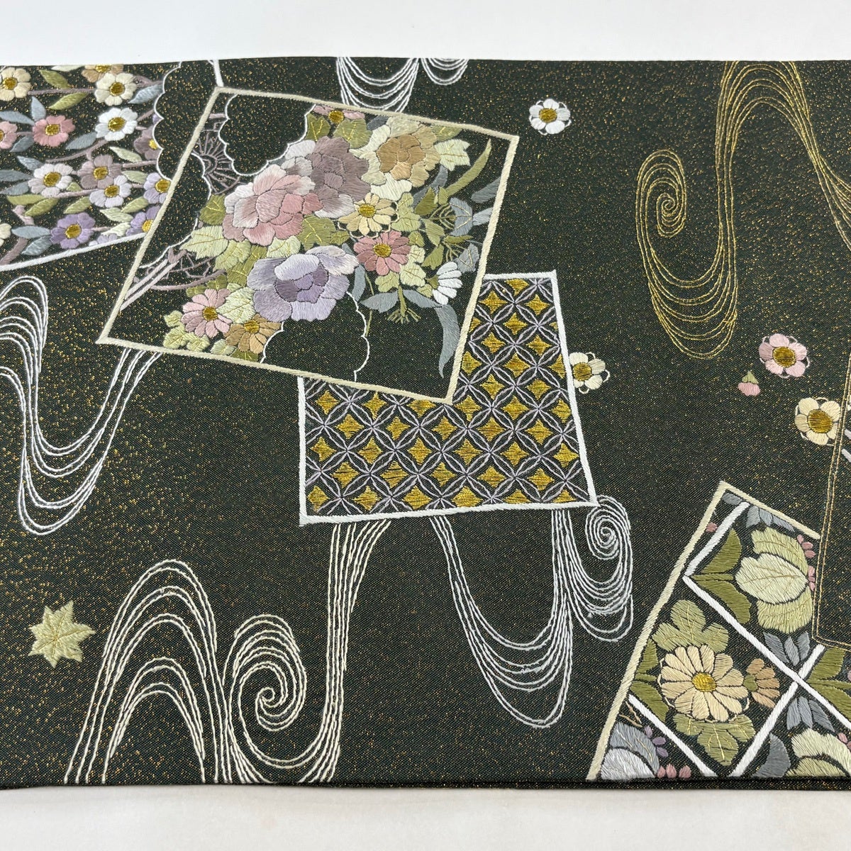 美品】 袋帯 逸品 草花 蝶 金糸 刺繍 深緑 六通 正絹｜中古・古着